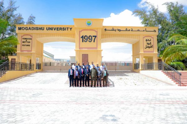 مدير الجامعة في زيارة رسمية لجامعة مقديشو
